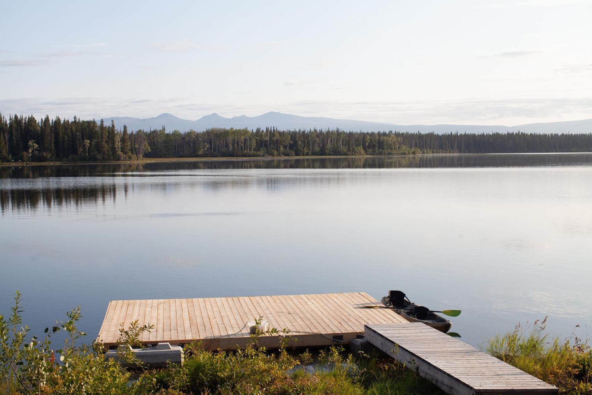 Red Cariboo Resort Anahim Lake エクステリア 写真