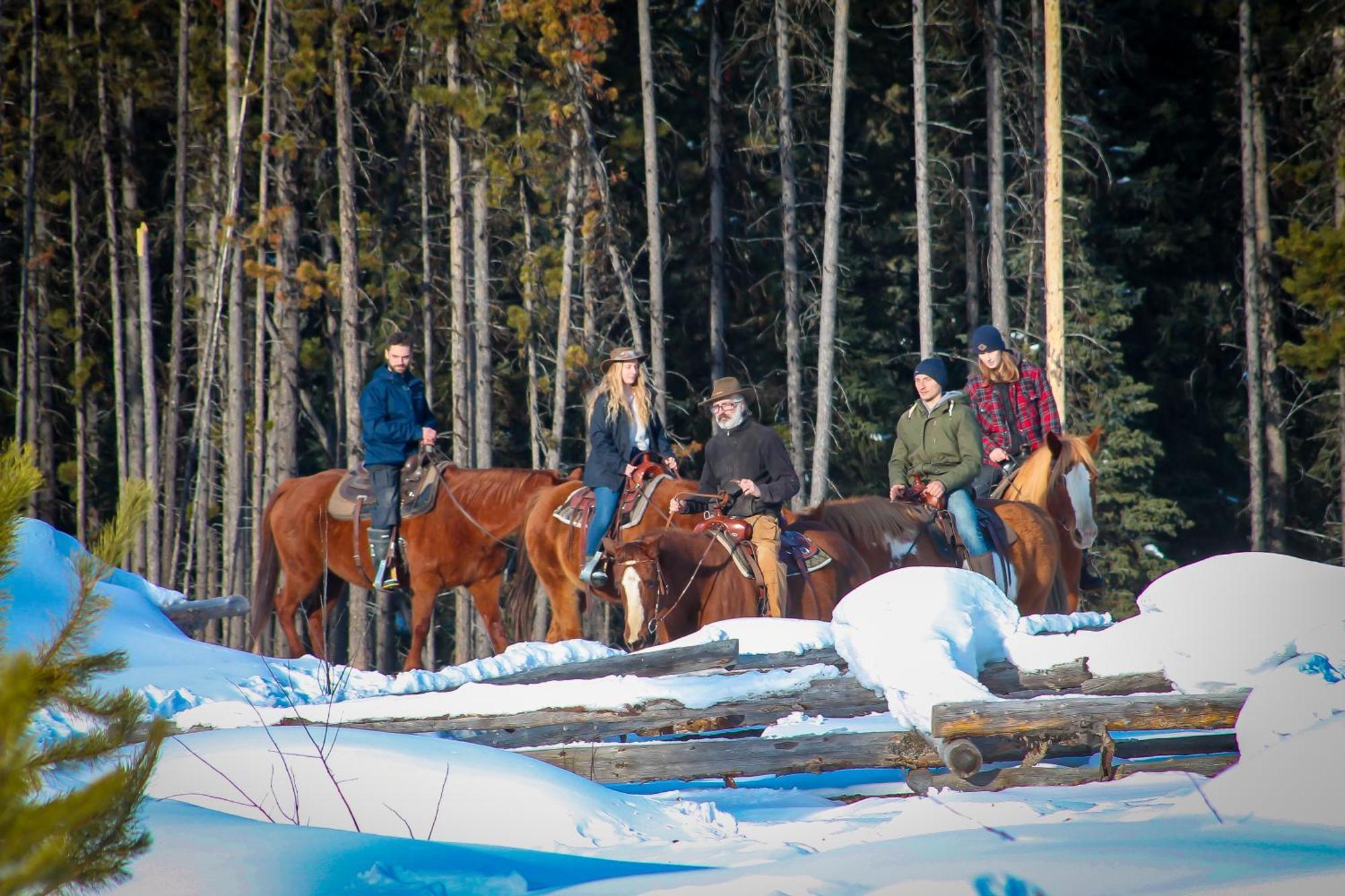 Red Cariboo Resort Anahim Lake エクステリア 写真