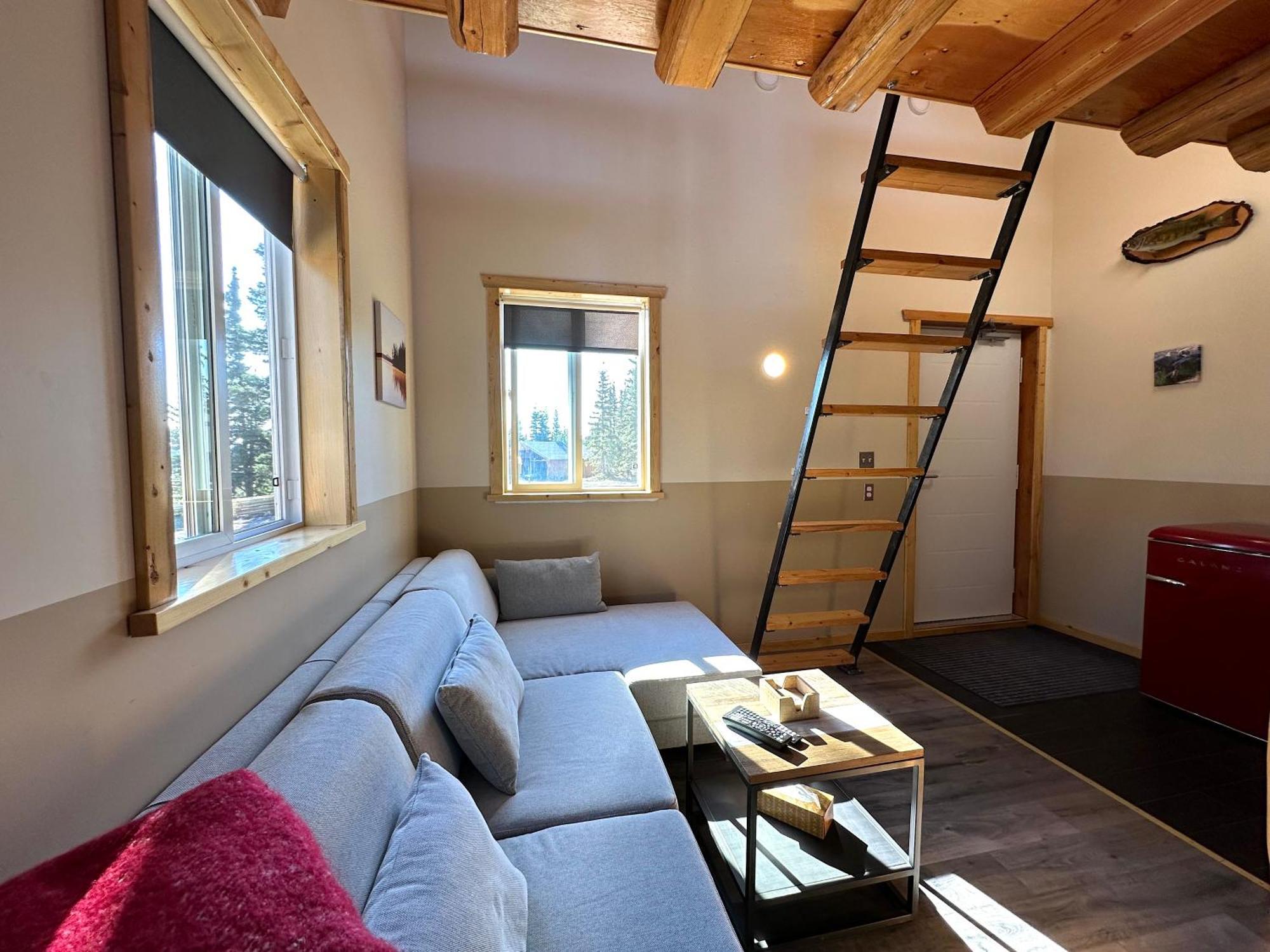 Red Cariboo Resort Anahim Lake エクステリア 写真