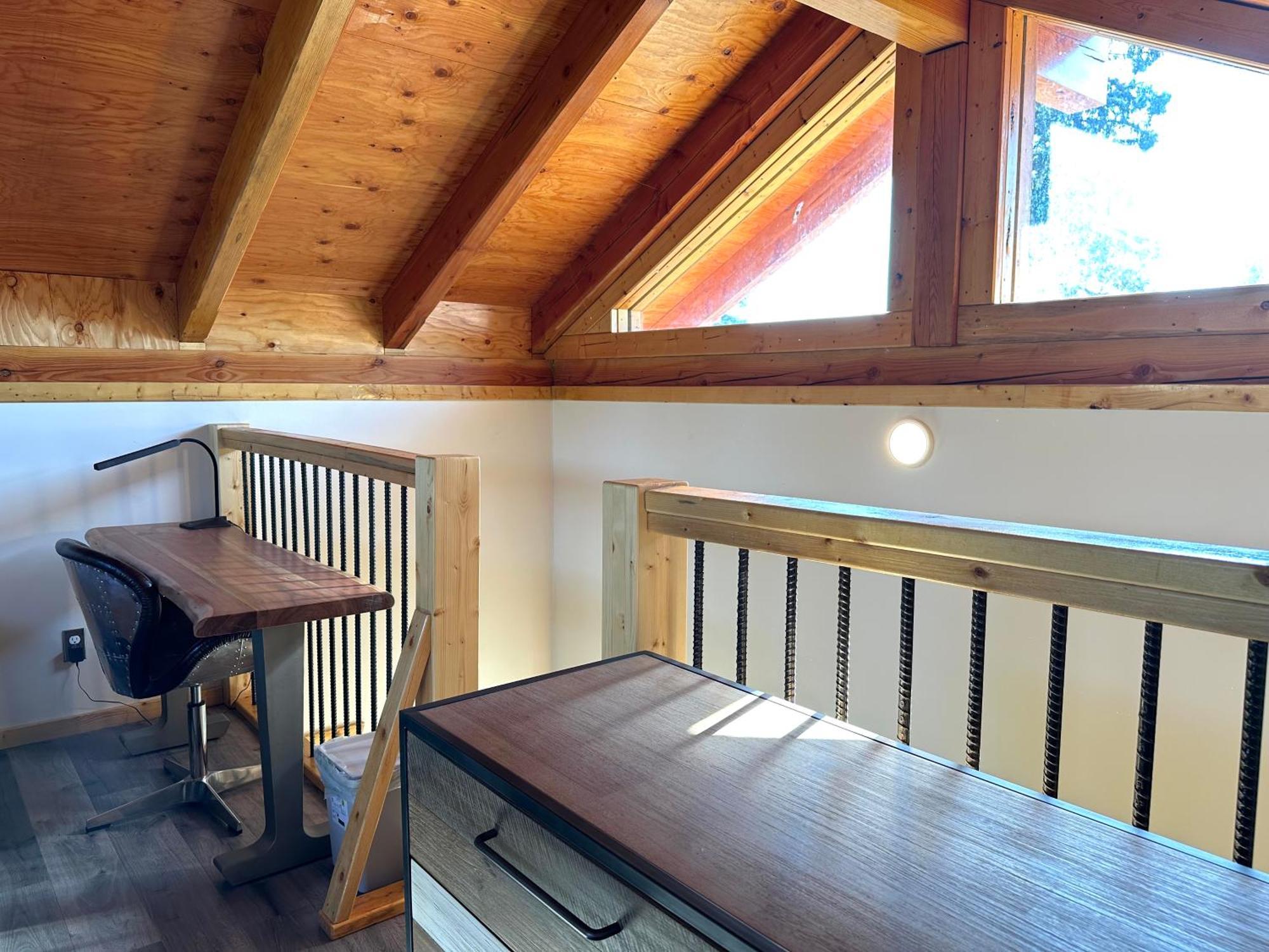 Red Cariboo Resort Anahim Lake エクステリア 写真