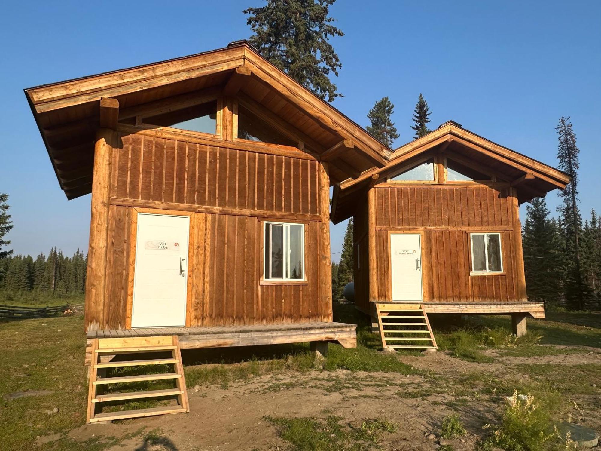 Red Cariboo Resort Anahim Lake エクステリア 写真