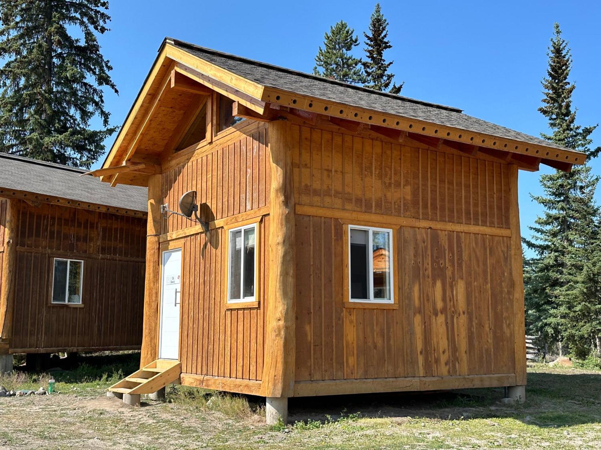 Red Cariboo Resort Anahim Lake エクステリア 写真