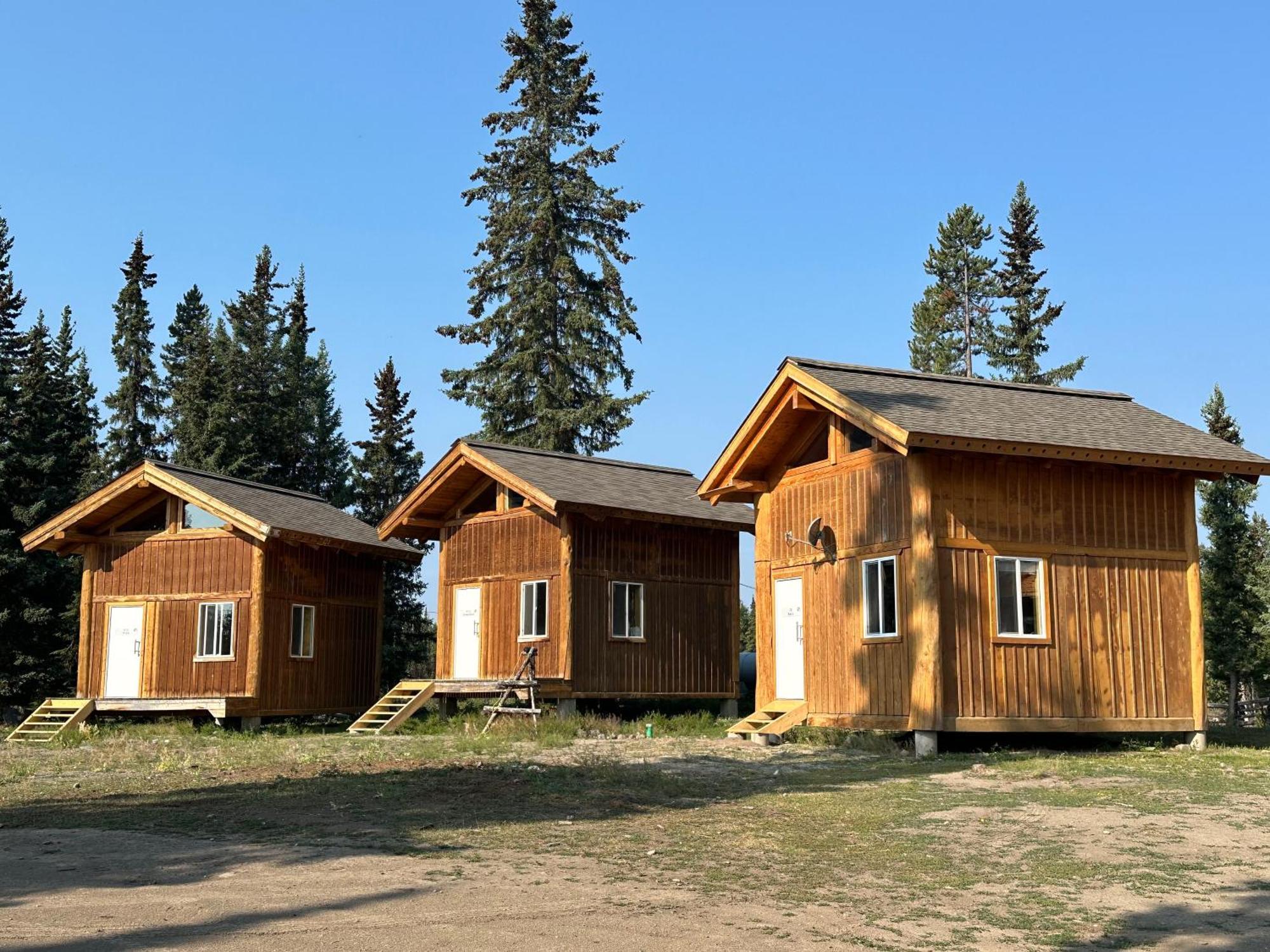 Red Cariboo Resort Anahim Lake エクステリア 写真