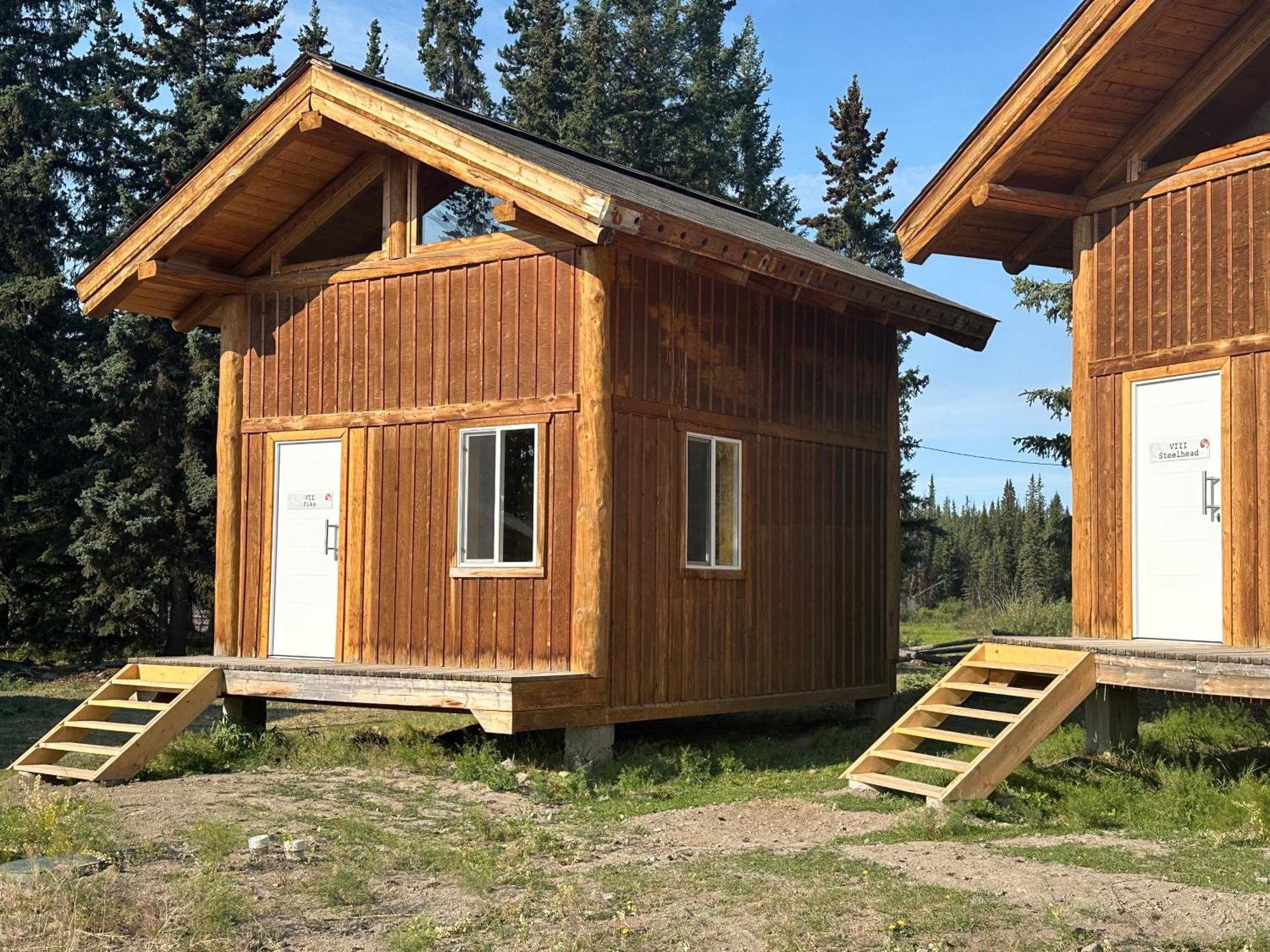 Red Cariboo Resort Anahim Lake エクステリア 写真